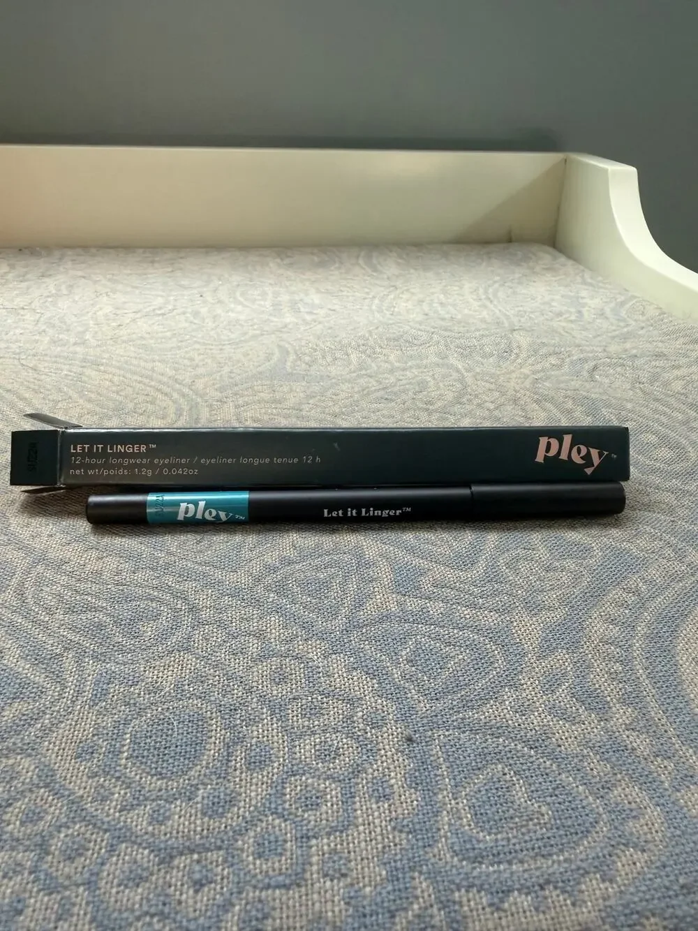 Pley Let it linger eyeliner in Cyber Fairy